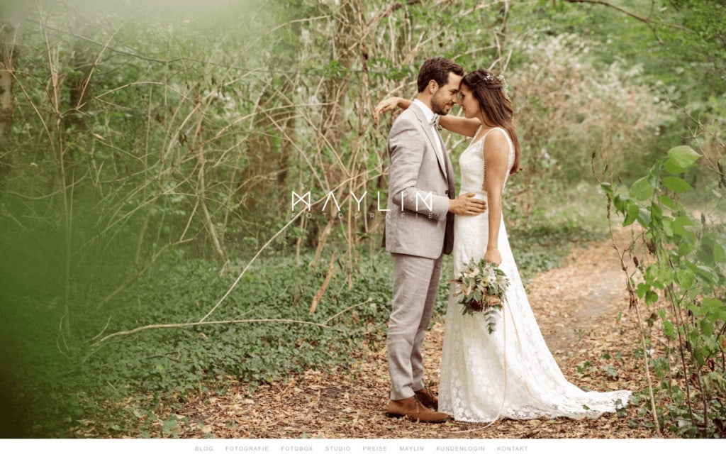 An example of a homepage of a wedding photographer