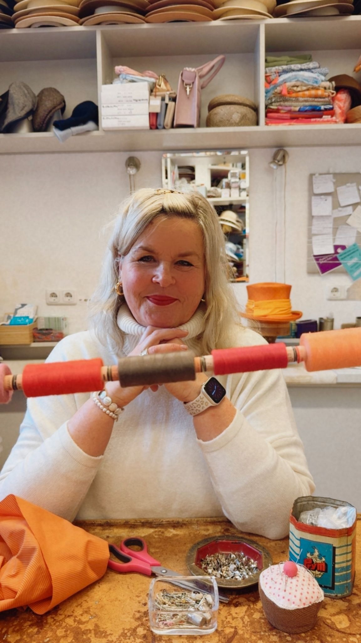 Claudia Voss, owner of HUTWILLER millinery in Kiel, at her workshop – Jimdo customer since 2020