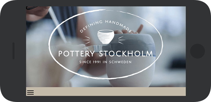 Die mobile Website von Pottery Stockholm auf einem Smartphone abgebildet
