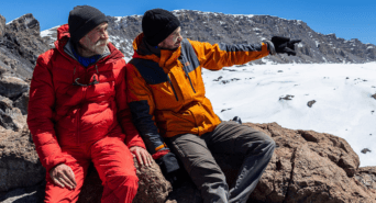 Aaron mit seinem Vater auf dem Kilimandscharo
