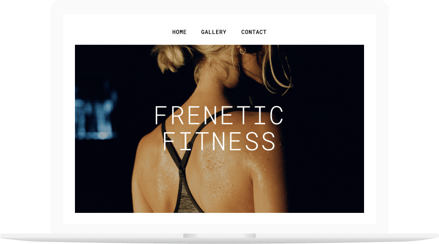 Een website met een vrouw in trainingsoutfit waar klanten online afspraken kunnen maken met hun fitnesstrainer